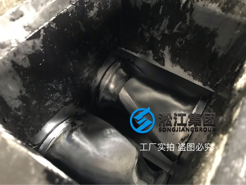 為了把控橡膠接頭膠料穩(wěn)定性實驗室新增一臺三升密煉機 為了把控橡膠接頭膠料穩(wěn)定性實驗室新增一臺三升密煉機